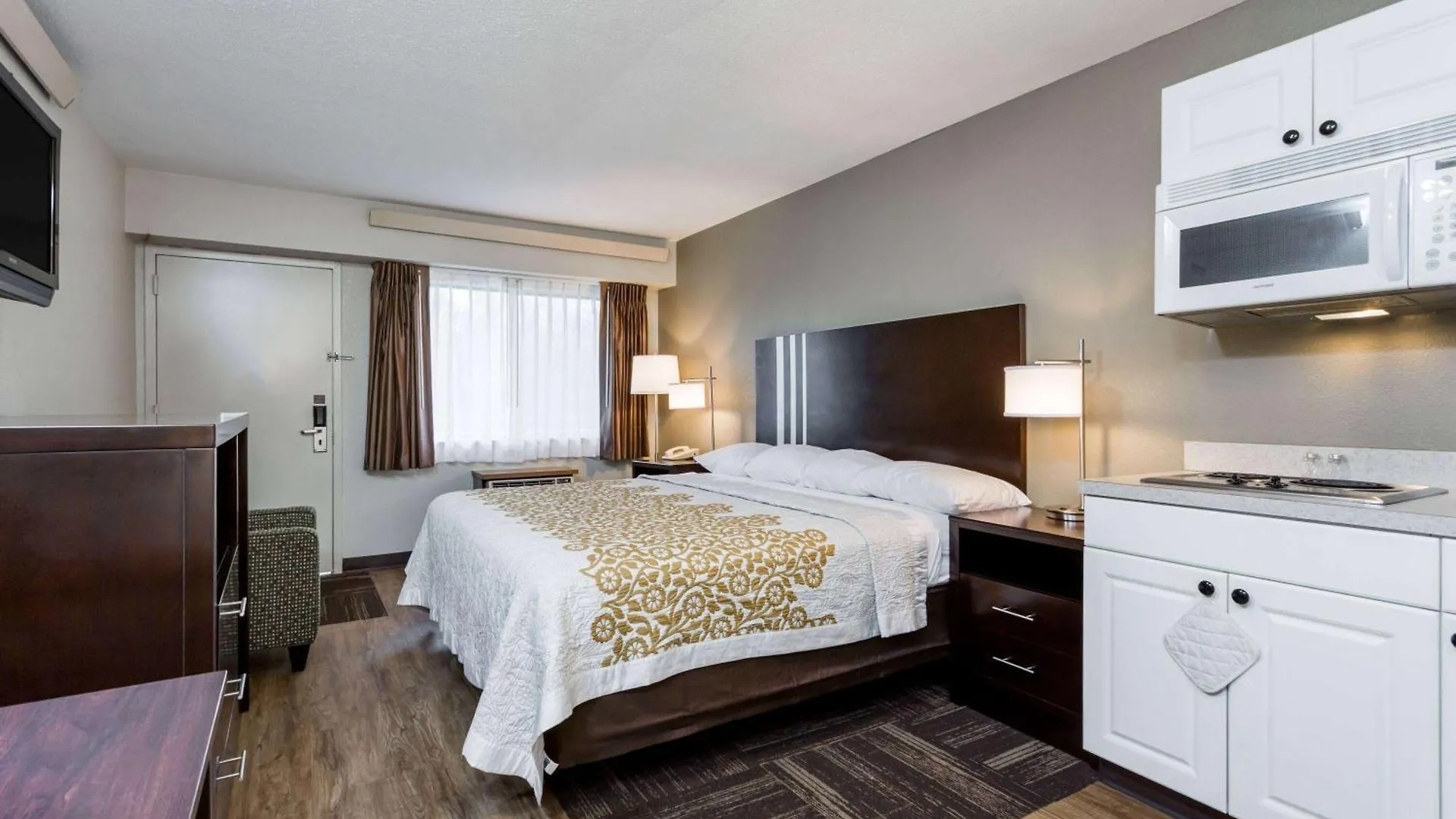 4 Business Hotels Near Brightbill Park Worth Booking in Harrisburg