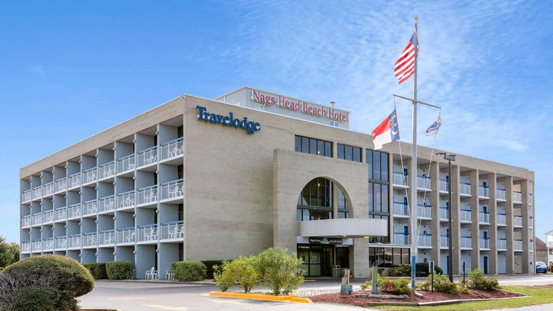 Where to Stay Near Jockey's Ridge: 4 Best Budget Hotels