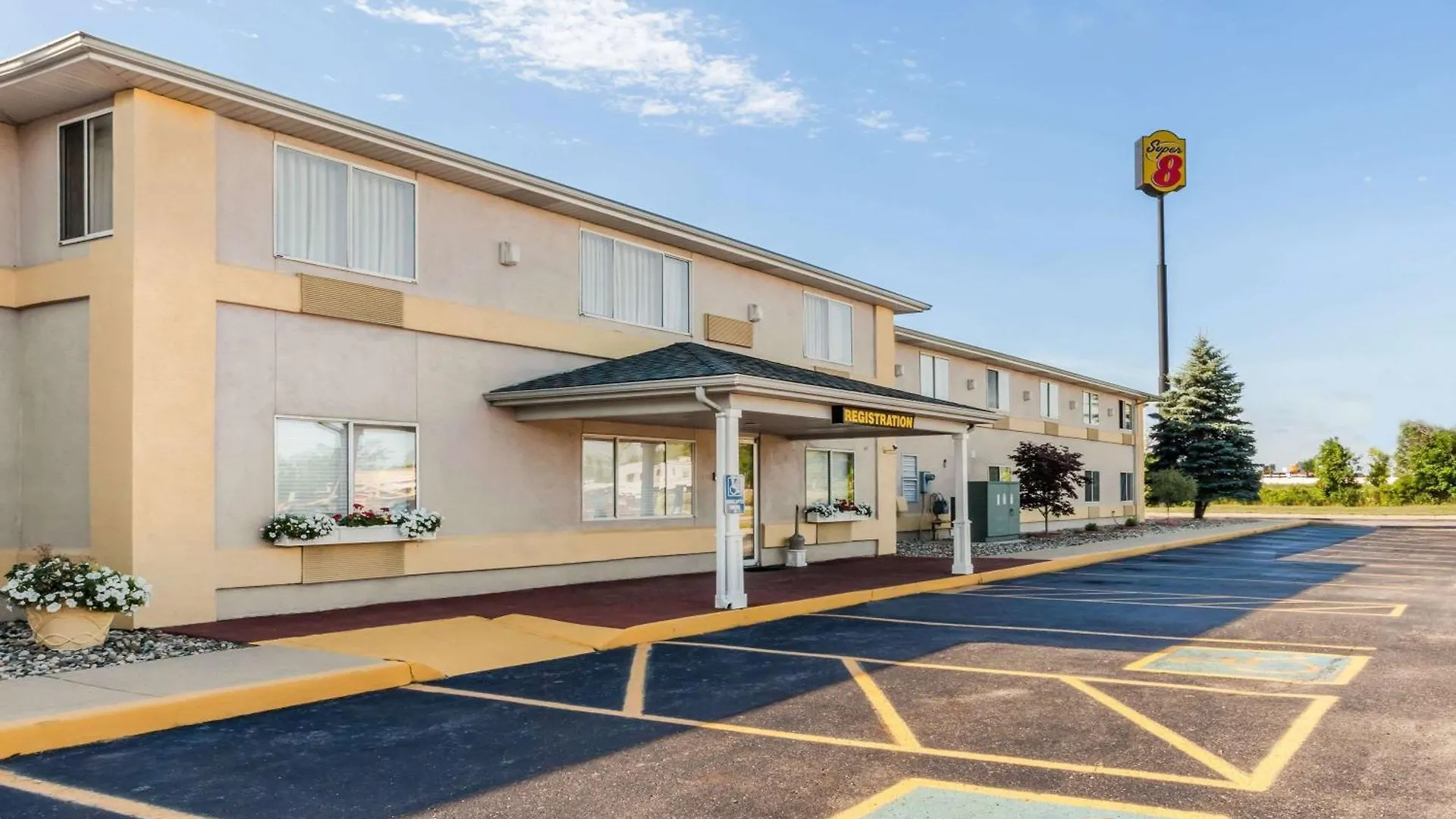 14 Super 8 by Wyndham Hotels in the Midwest Worth Booking