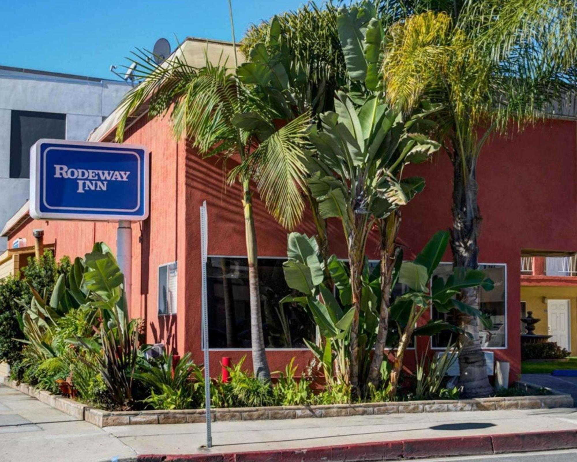 Where to Stay Near Robertson Boulevard: 6 Budget Hotels