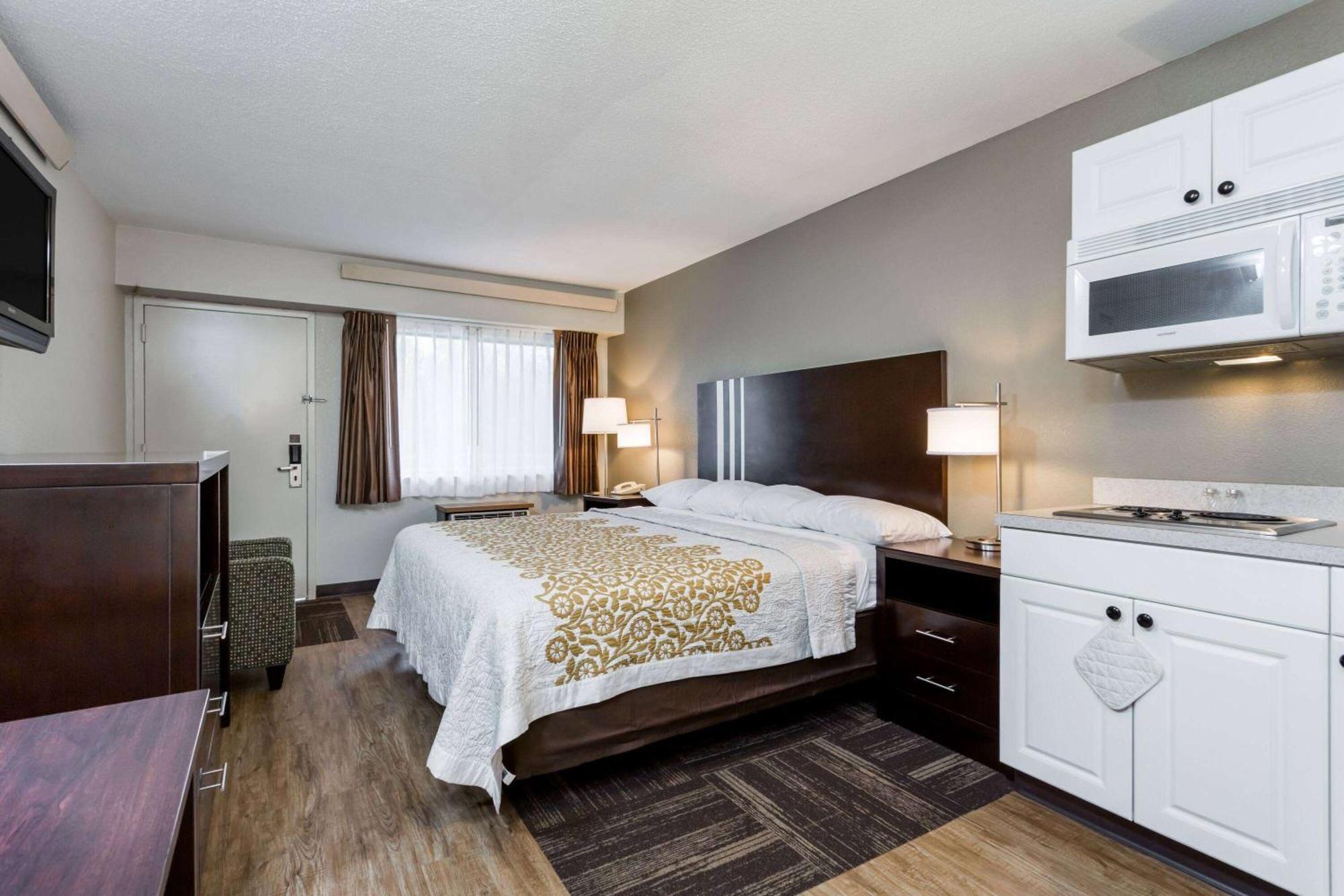 4 Business Hotels Near Brightbill Park Worth Booking in Harrisburg